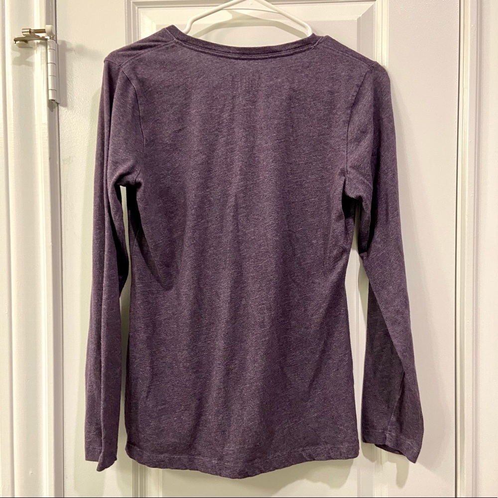 NIKE Dry Fit Slim Fit Long Sleeve V-Neck Shirt - Picture 7 of 7